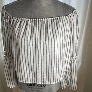 Off shoulder bell sleeve top